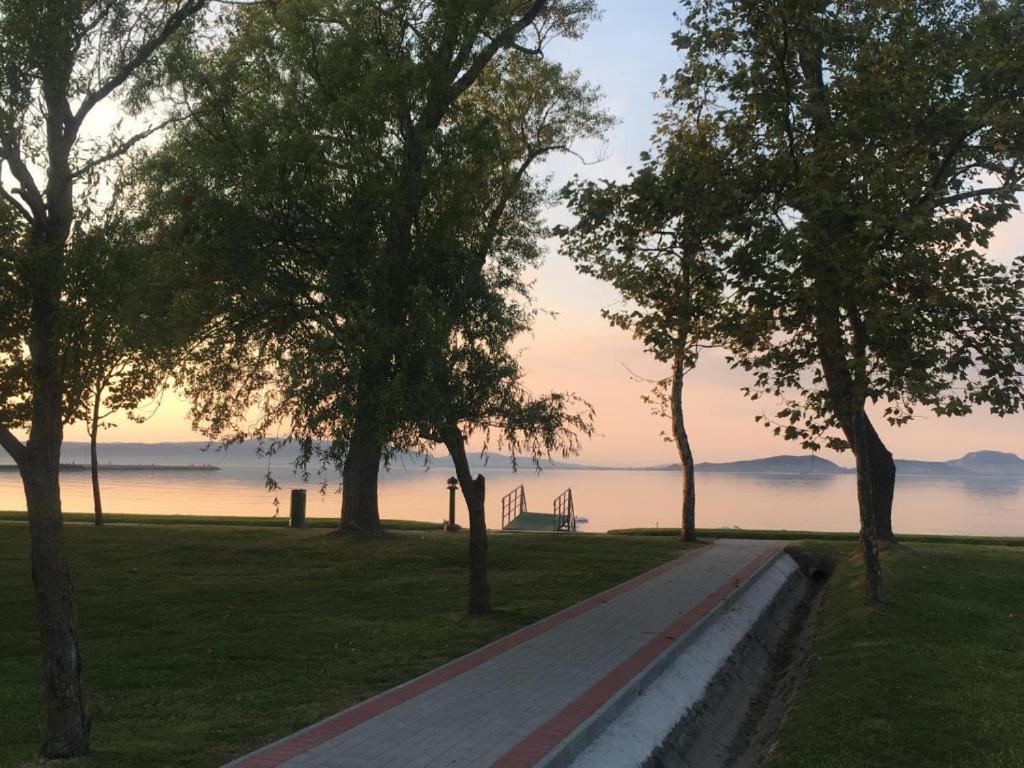 Fenyves Hotel Balatonfenyves Exteriör bild