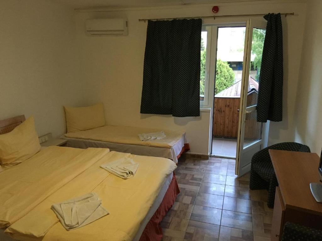 Fenyves Hotel Balatonfenyves Exteriör bild