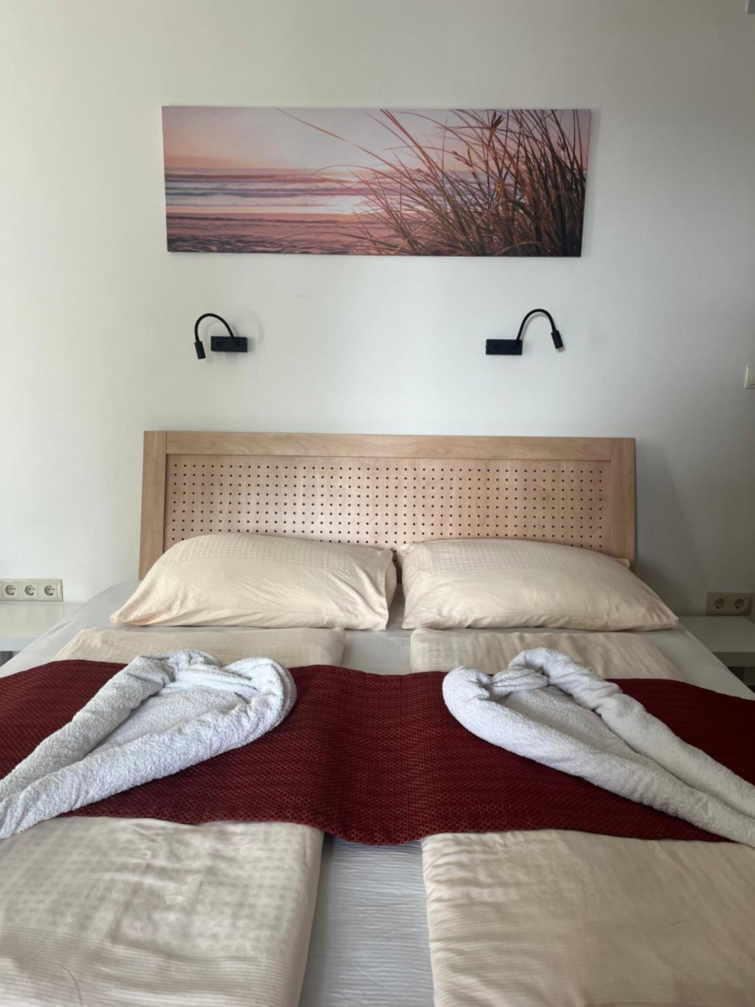 Fenyves Hotel Balatonfenyves Exteriör bild
