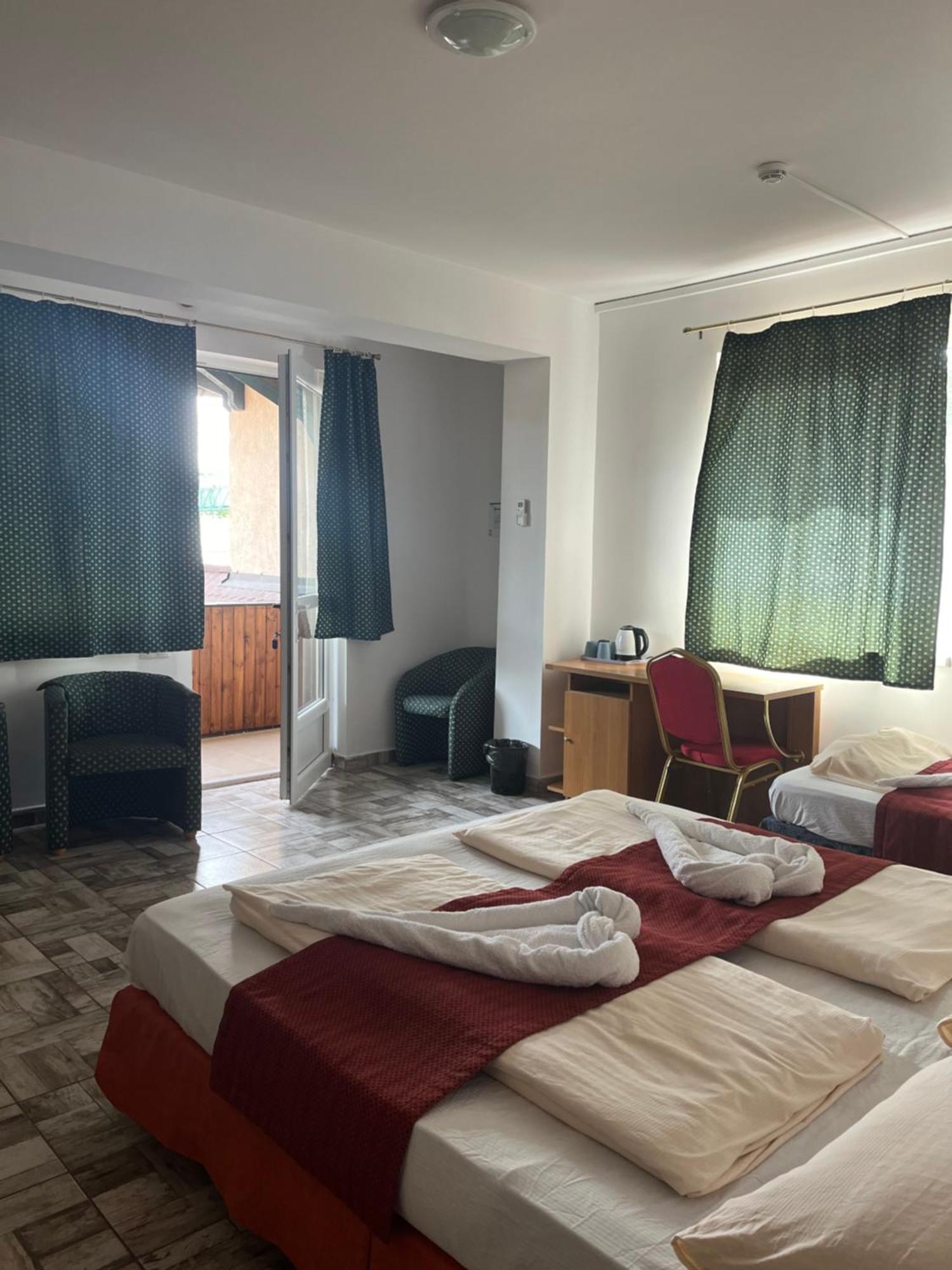 Fenyves Hotel Balatonfenyves Exteriör bild