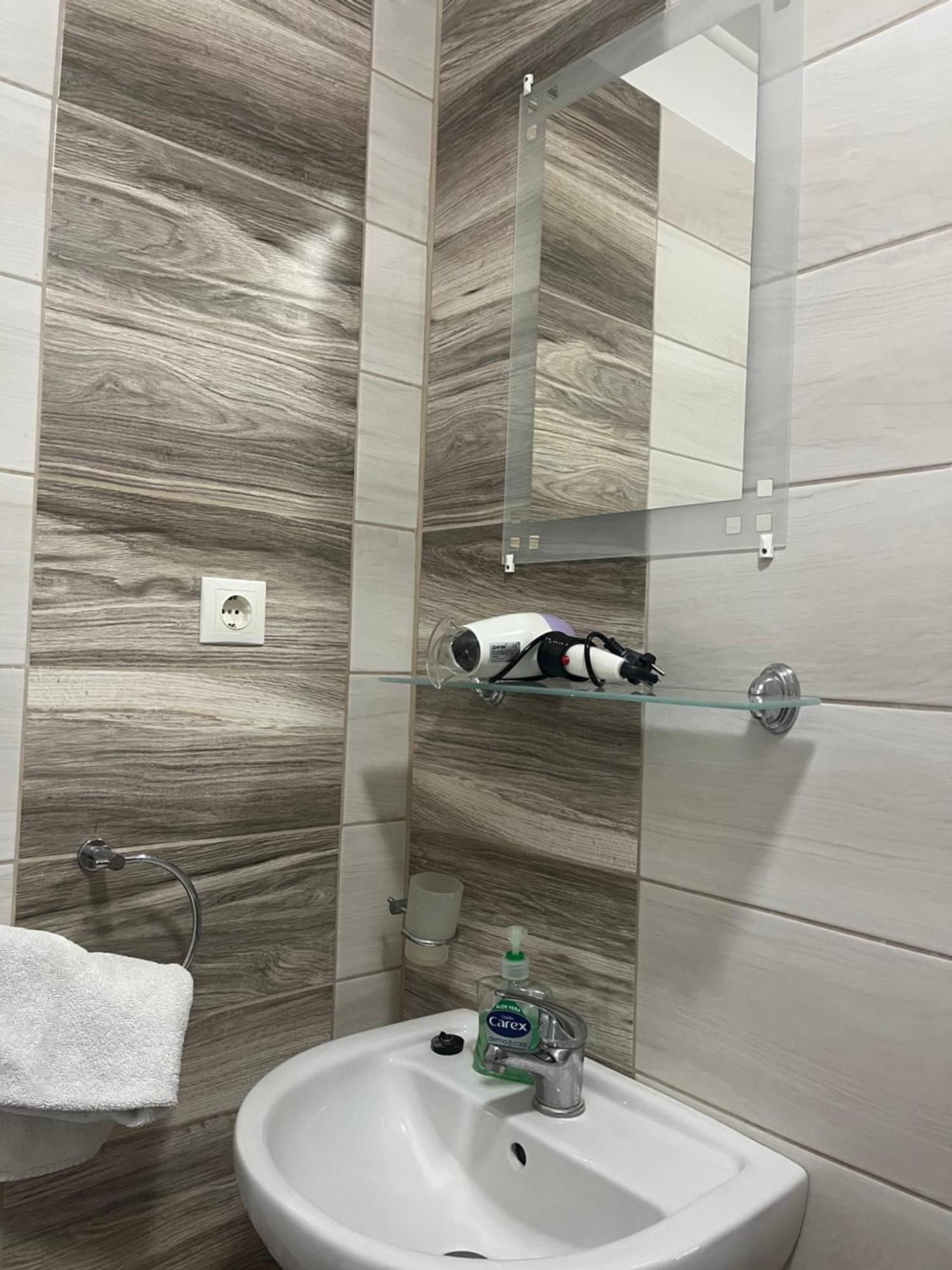 Fenyves Hotel Balatonfenyves Exteriör bild