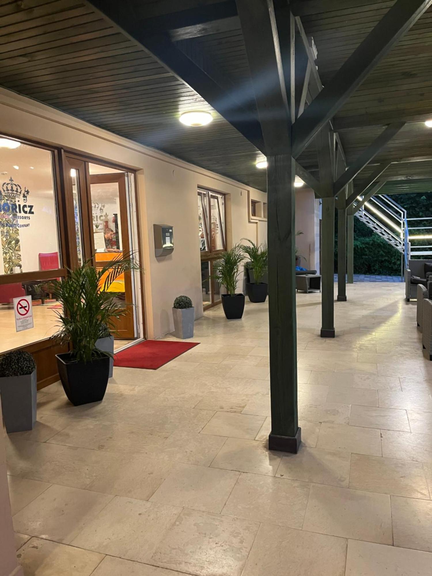 Fenyves Hotel Balatonfenyves Exteriör bild