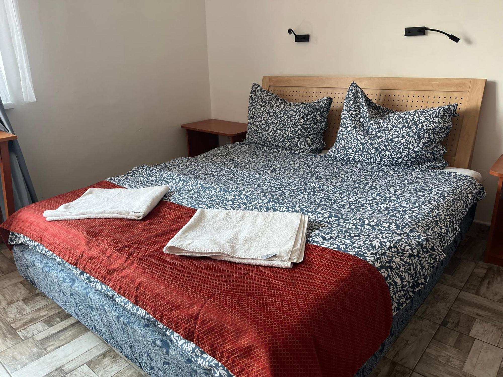 Fenyves Hotel Balatonfenyves Exteriör bild